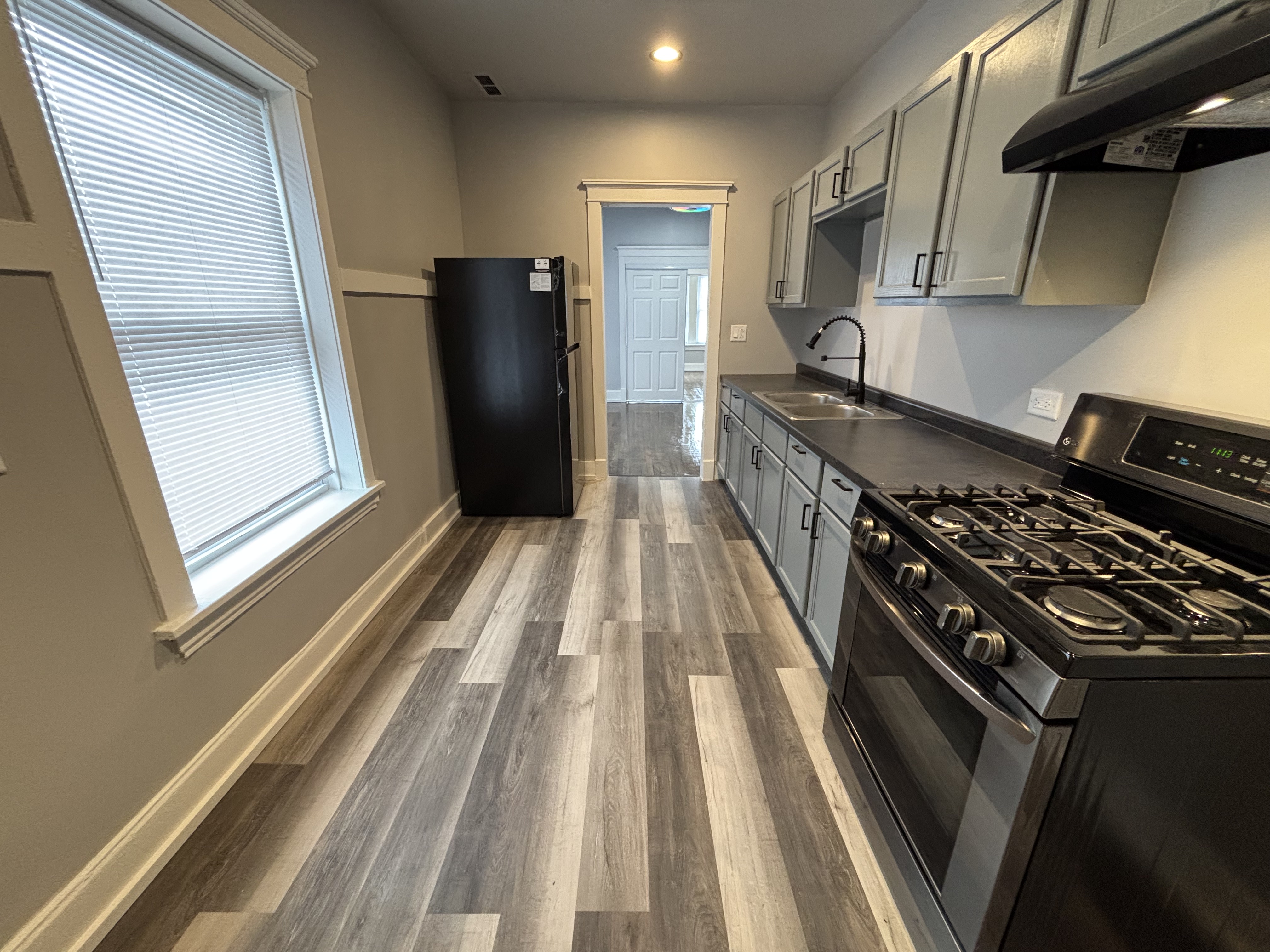 Finished Delaware unit kitchen with painted cabinets and new flooring