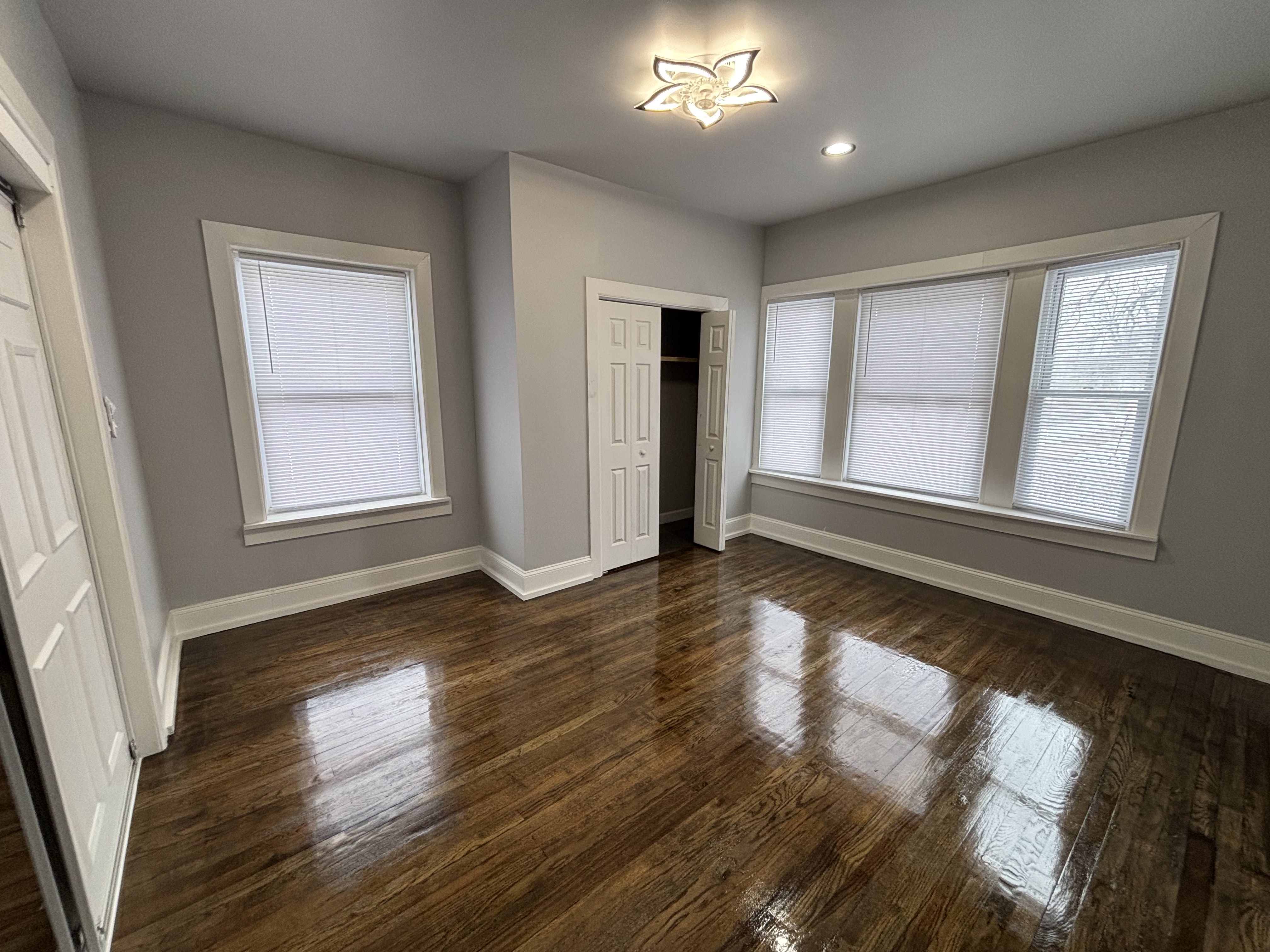 Finished Delaware unit living room with bay windows