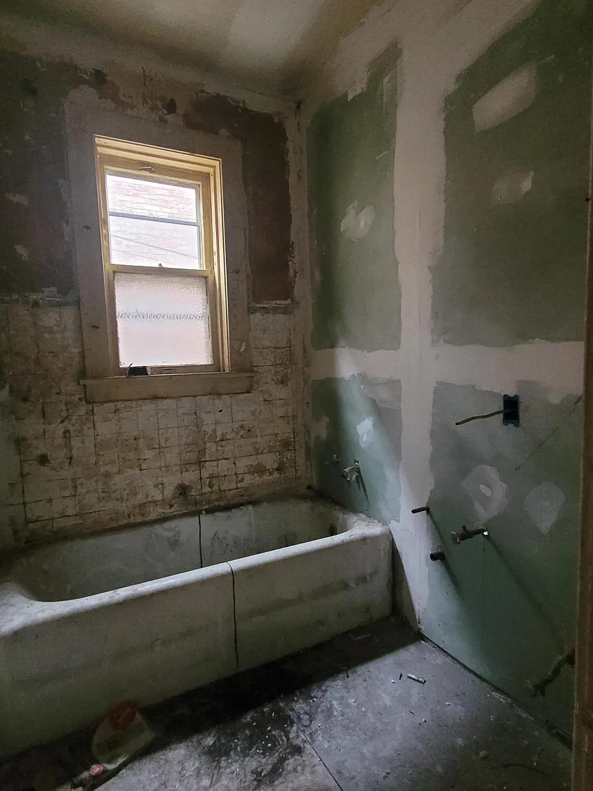 Bathroom before renovation